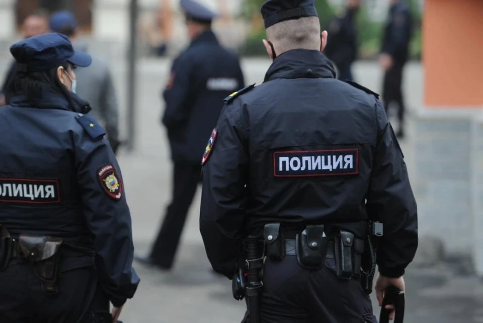 В Екатеринбурге мужчина перелез через балкон, чтобы спасти запертую бабушку