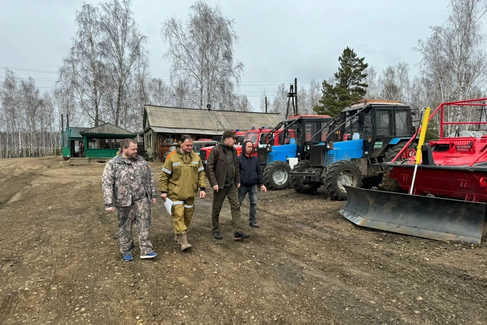 Заместитель Председателя Правительства Иркутской области Владимир Читоркин побывал с проверкой на куйтунской лесопожарной станции.