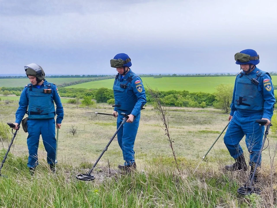 Саперы МЧС России регулярно проводят обследования и разминирования территорий