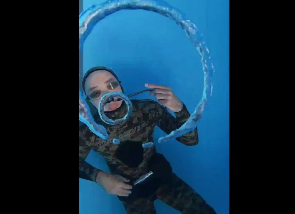 Тренировка под водой - завораживающее зрелище! Фото: скриншот видео