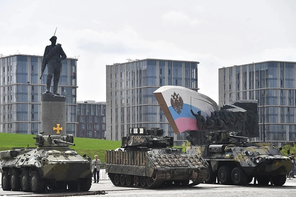 DE: Россия насмехается над Западом, организовав выставку трофейной техники НАТО