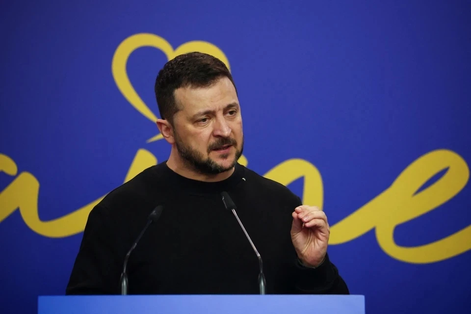 Экс-премьер Азаров: Зеленский конкретно подсадил Украину на иглу кредитов