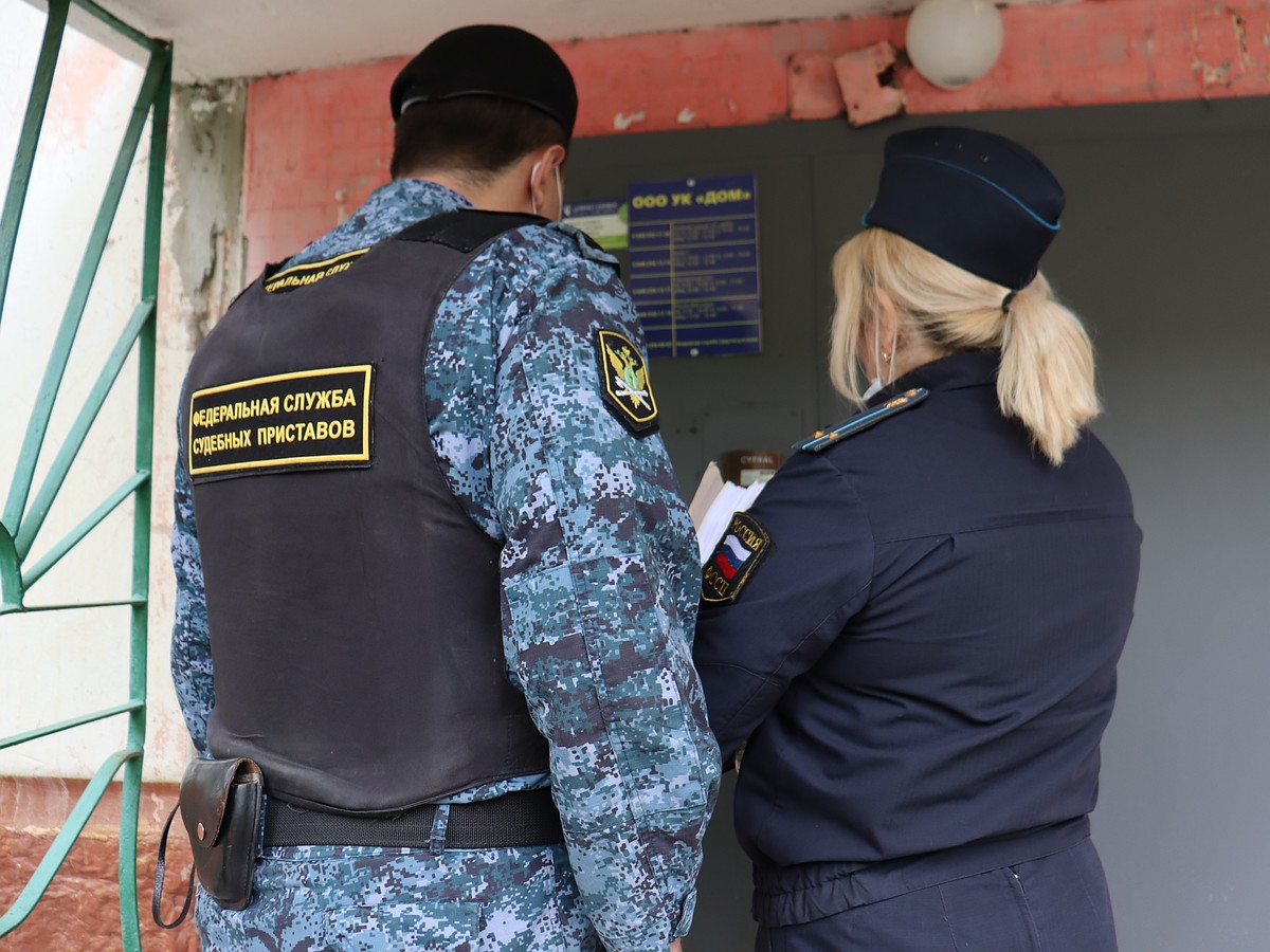 В Самаре жильцов заставили убрать незаконную перегородку на лестничной  площадке - KP.RU