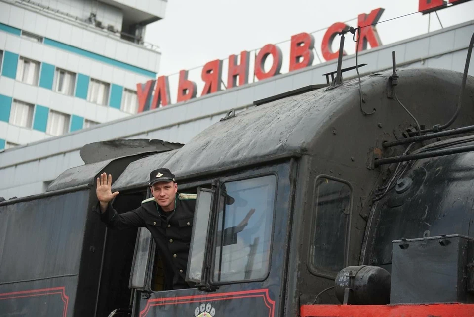 1 мая на железнодорожный вокзал в Ульяновске прибыл «Паровоз Победы». Фото Куйбышевская ЖД