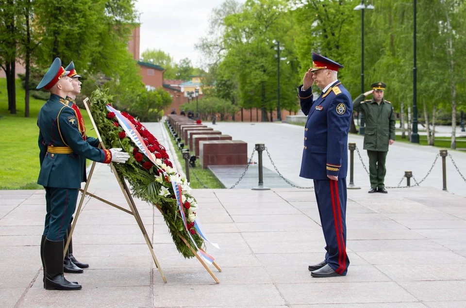 Александр Бастрыкин возложил цветы к могиле Неизвестного солдата у Кремля Фото: Следственный комитет России