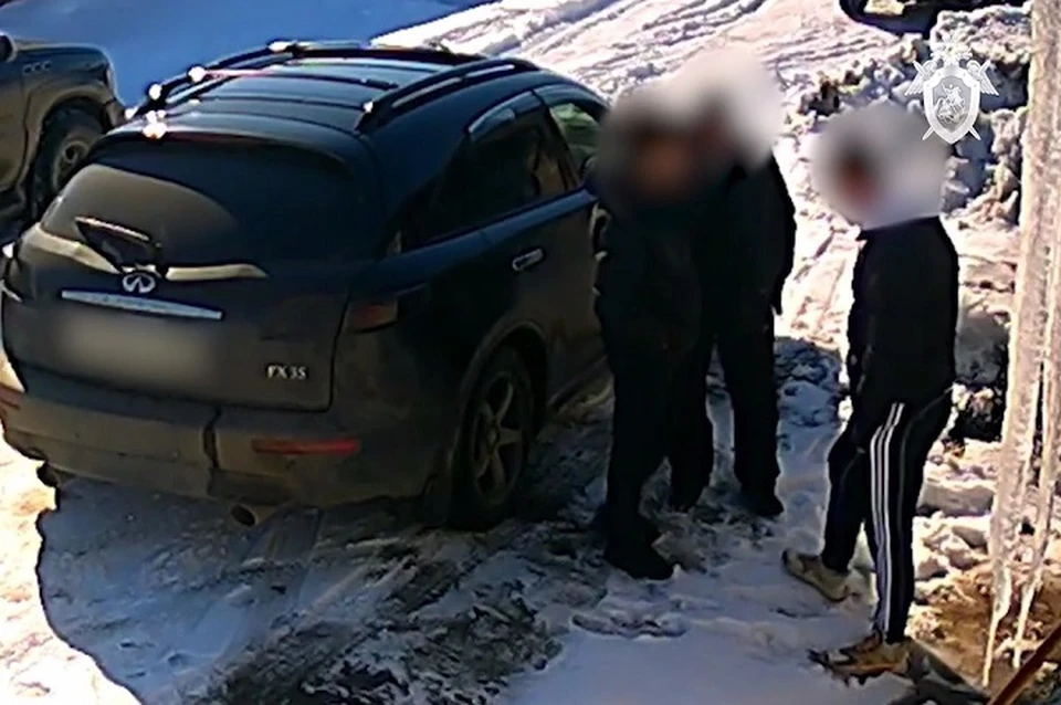 Двое мужчин отобрали машину у жителя Магадана под угрозой убийства Фото: скриншот из видео