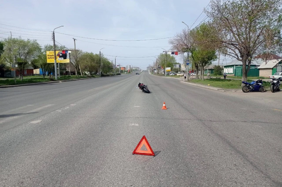 На регулируемом пешеходном переходе девушка сбила 43-летнего мужчину, который переходил дорогу на красный сигнал светофора