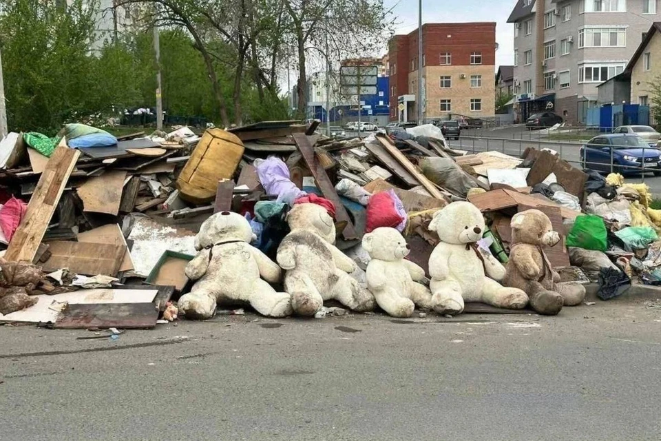В социальных сетях появилась информация о мусорном завале на пересечении улиц Уральской и Красной в Оренбурге. Фото: прокуратура Оренбургской области