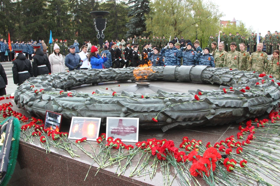 Всего 224 юных челябинцев будут нести почетный караул у Вечного огня. Фото: администрация Челябинска