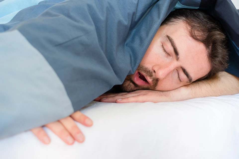 Синдром обструктивного ночного апноэ связан с тем, что во время сна у человека происходит спадение мышц