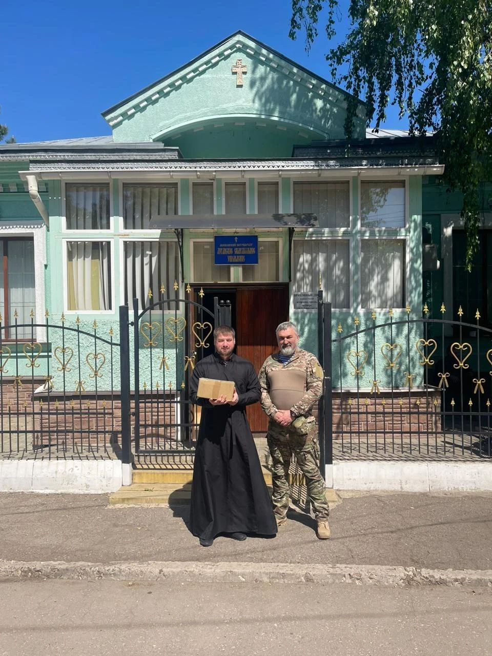 Василий Суханов доставил подарок нижегородки для мужского монастыря в ЛНР.