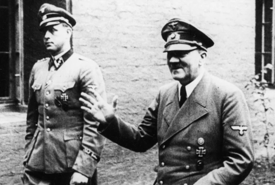 Отто Гюнше (слева) и Гитлер.