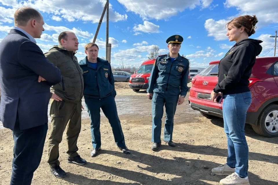 Депутаты Заксобрания Иркутской области приехали на место пожара в Братском районе