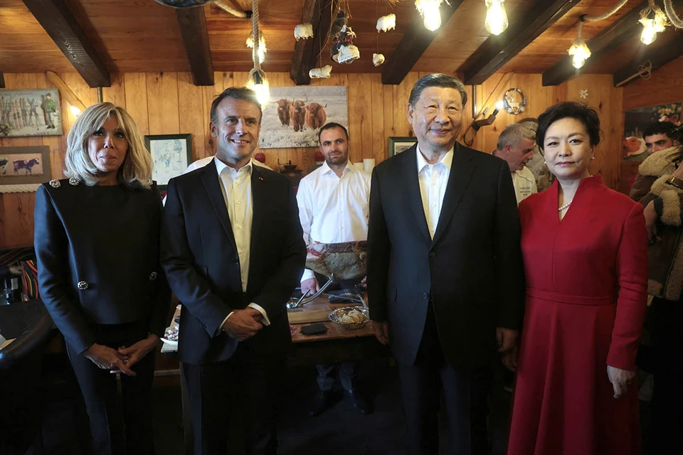 Встреча президента Франции и Председателя КНР Си Цзиньпина.