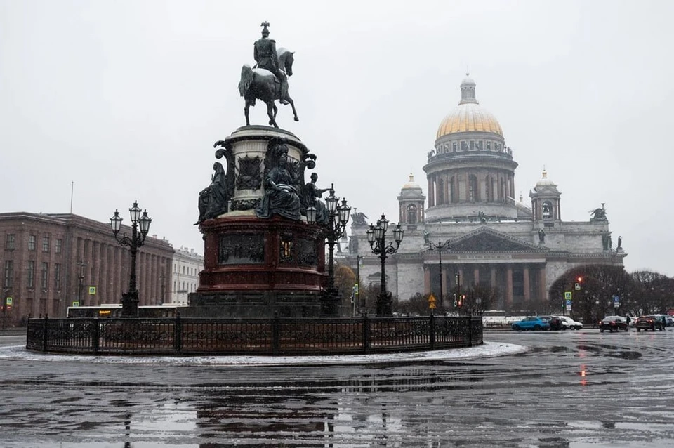 Почти половина приезжающих в Петербург совмещает командировки с отдыхом.