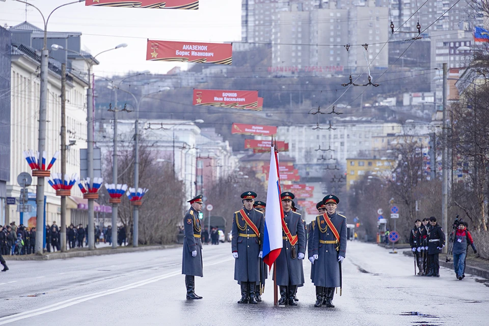 Накануне Дня Победы в 2024 году программа празднования в Мурманске неоднократно менялась.
