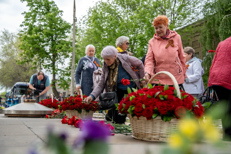 У мемориального комплекса прошел митинг, завершившийся возложением цветов к Вечному огню. / Фото: ПАО «ОДК-Кузнецов»