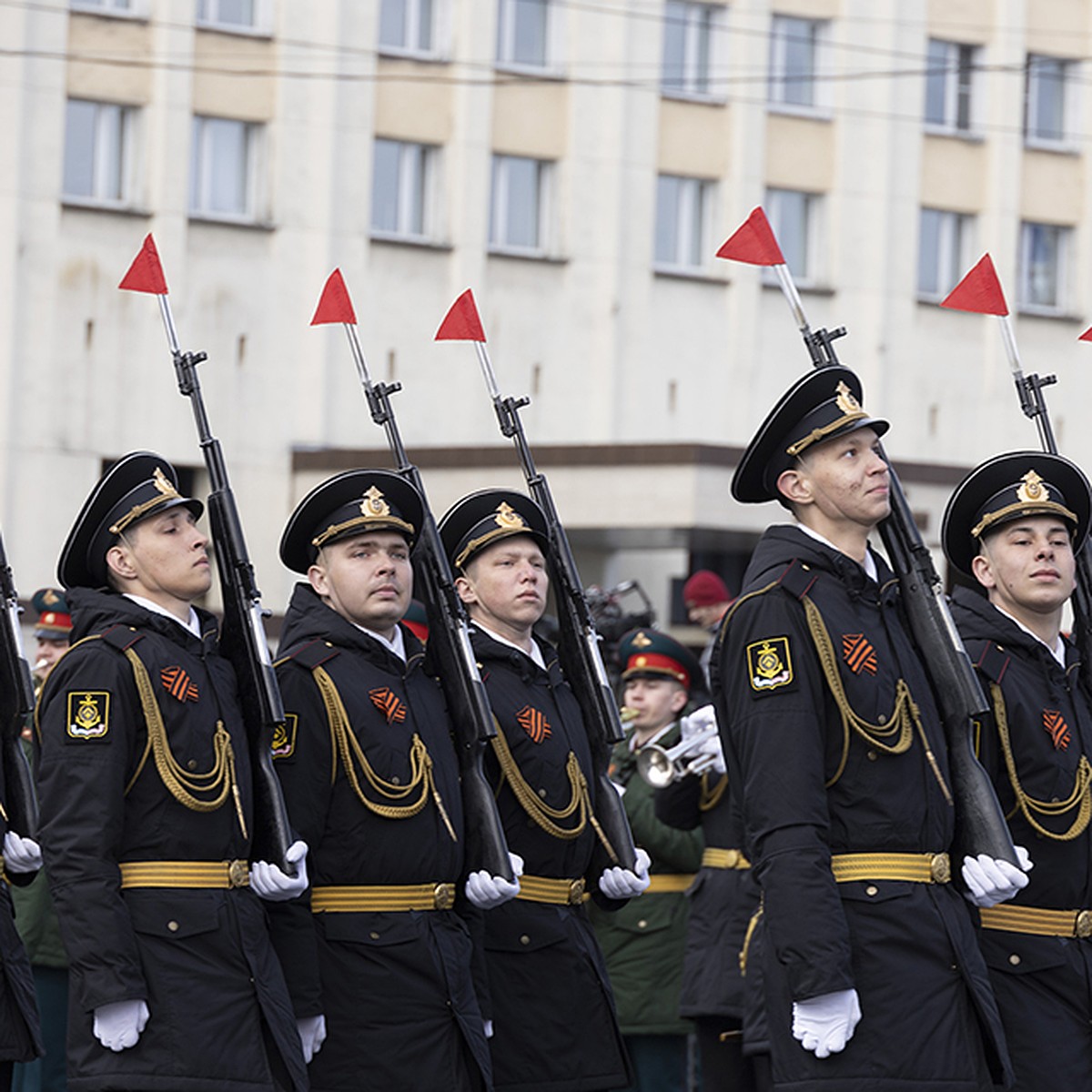 Парад Победы в Мурманске 9 мая 2024 года: где посмотреть трансляцию, будет  ли прямая онлайн-трансляция - KP.RU