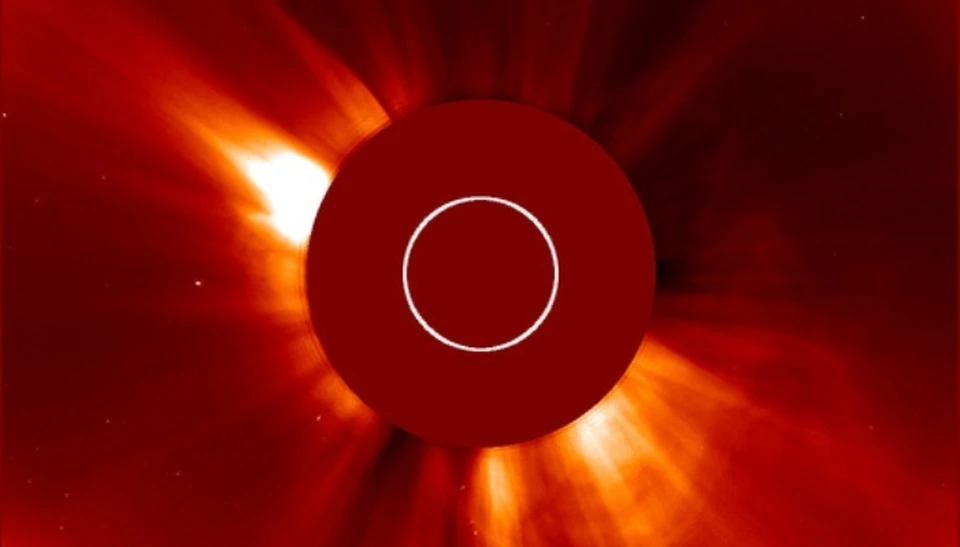 ФОТО Выброс солнечной массы произошел в среду. Фото: xras.ru, изображение коронографа LASCO.
