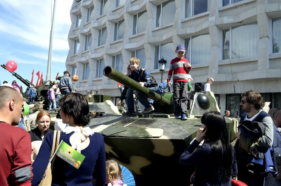 На эспланаде традиционно устраивают выставку военной техники. Фото архив КП