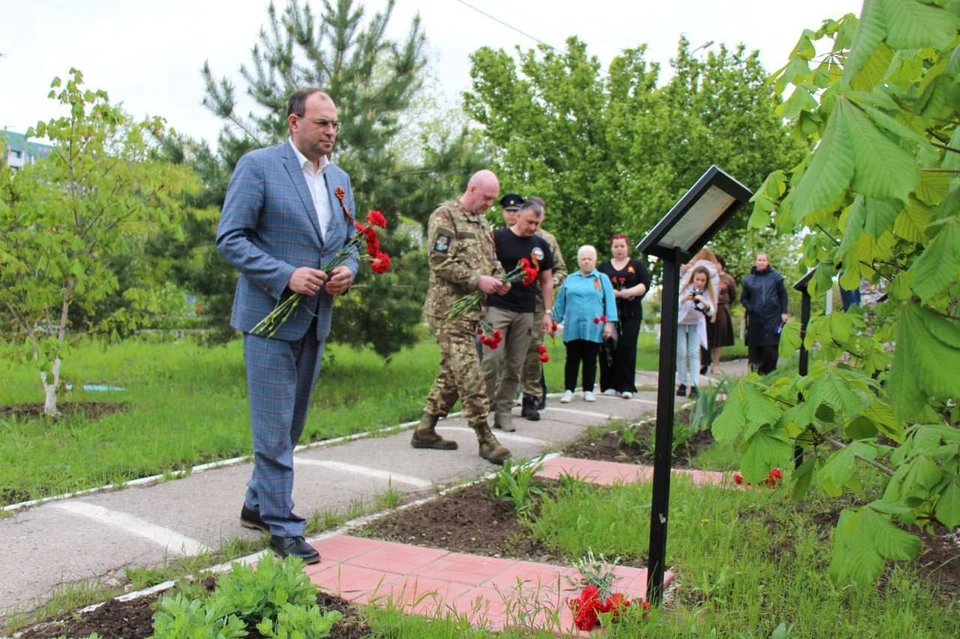 Накануне Дня Победы прошла церемония возложения цветов на Аллее памяти студентов и выпускников Ульяновского медицинского колледжа. ФОТО: минздрав УО