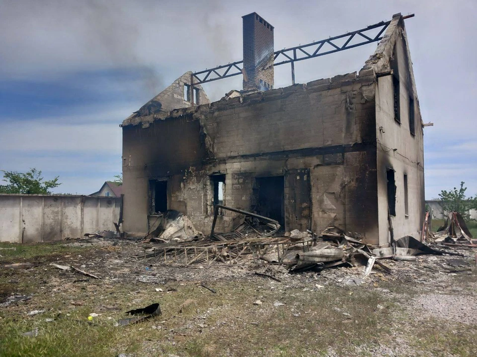 Украинские нацисты обстреляли жилой дом в Каховском округе. Фото: ТГ-канал Павла Филипчука