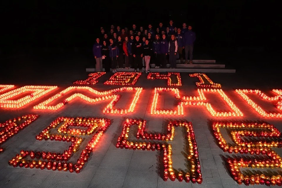 Три тысячи свечей зажгли активисты в ДНР