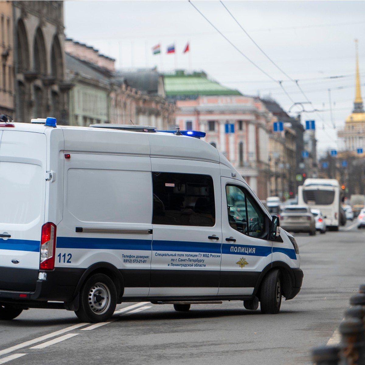 Полиция поймала наркоторговцев через окно квартиры в Мурино - KP.RU