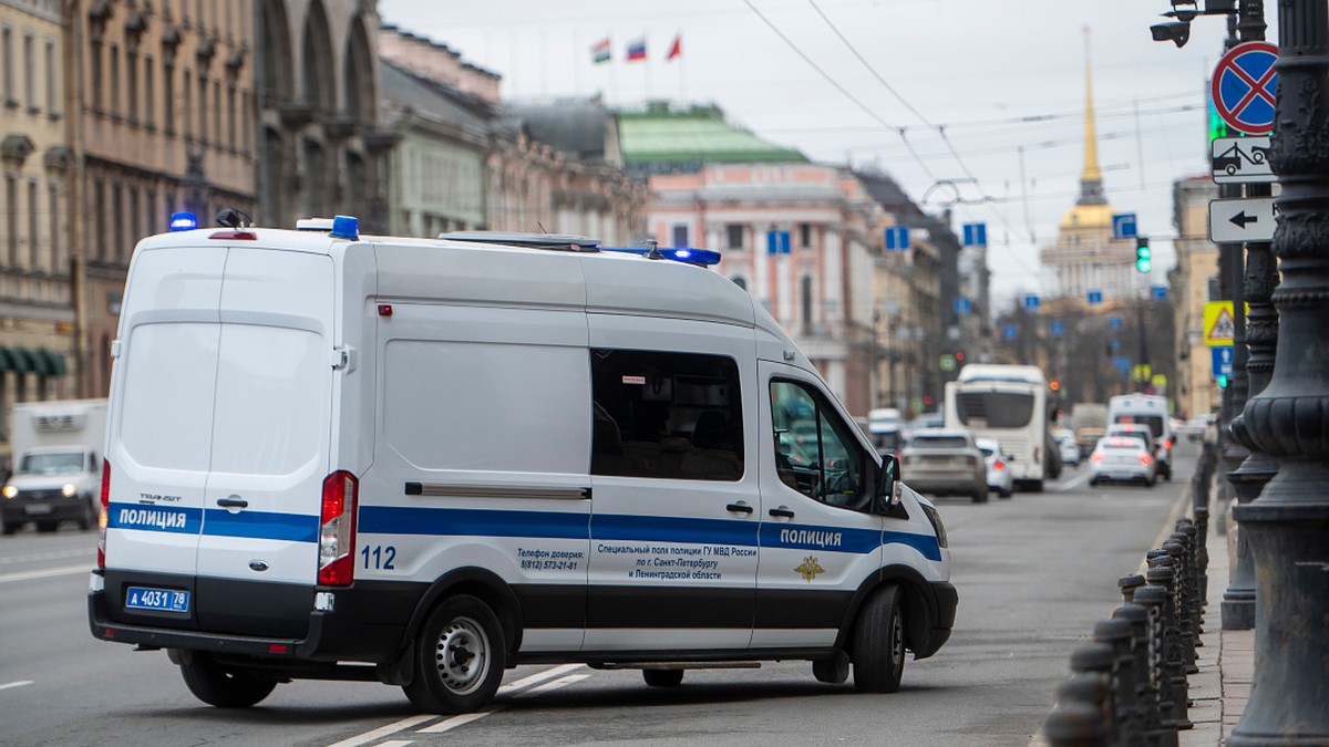 Полиция поймала наркоторговцев через окно квартиры в Мурино - KP.RU