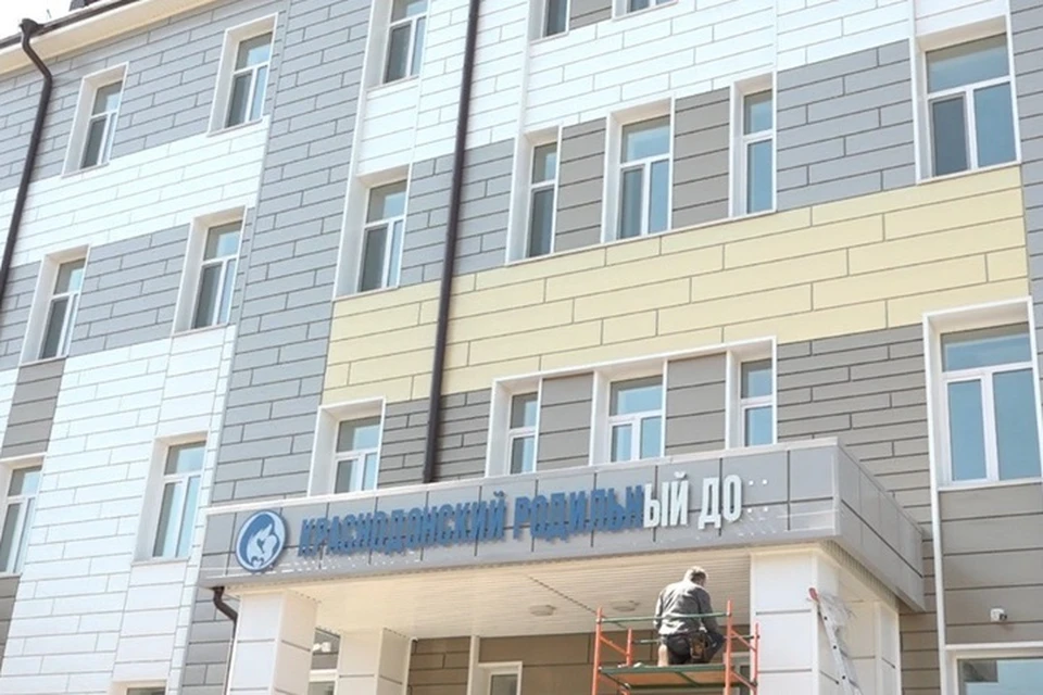 Тюменские строители завершат капремонт роддома в Краснодоне в мае. Фото - администрация Краснодона и Краснодонского района