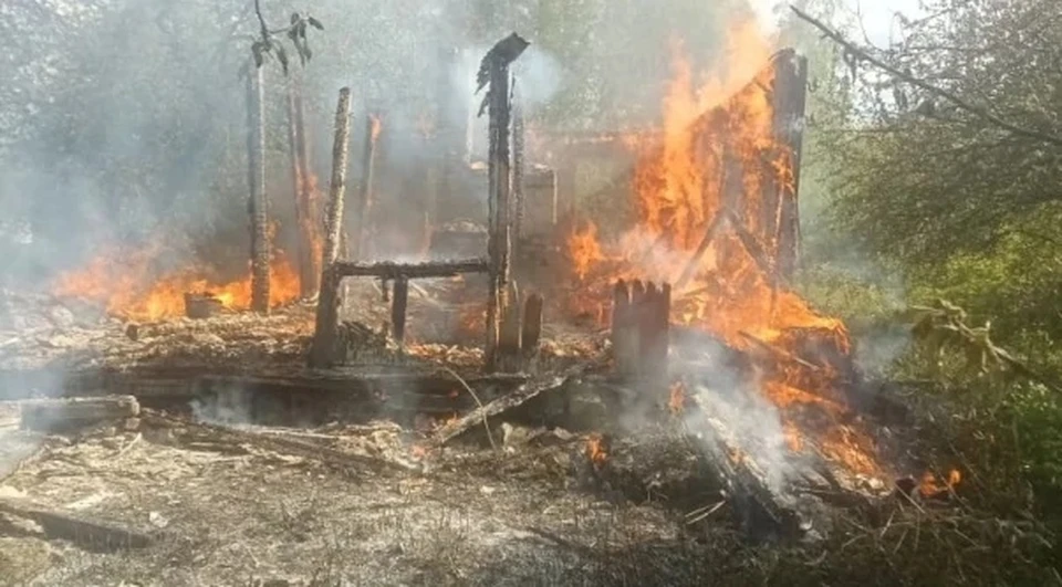 Дом сгорел в Мещовском районе
