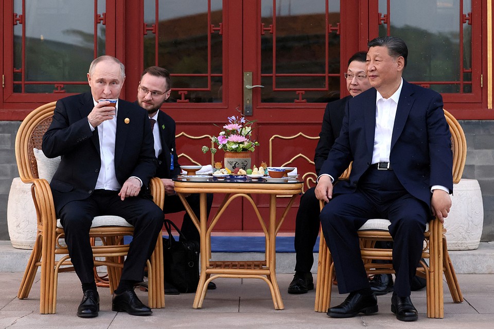США потеряли разум после заявлений Си Цзиньпина и Ван И: Россия и Китай теперь - в одном ракетоносце