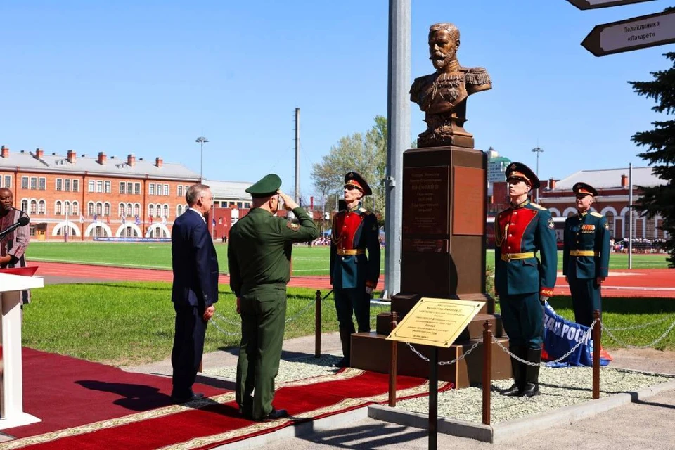 В Петербурге открыли бюст Николаю II. Фото: пресс-служба администрации города.