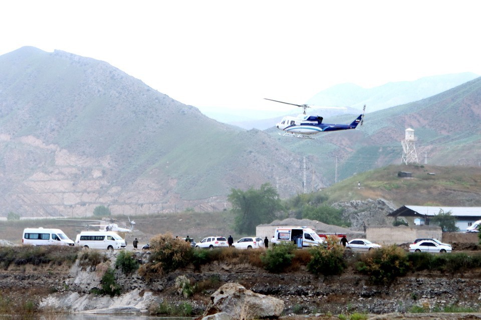 «С момента крушения - никаких звонков»: иранский командир резко опроверг контакты с пассажирами вертолета Раиси
