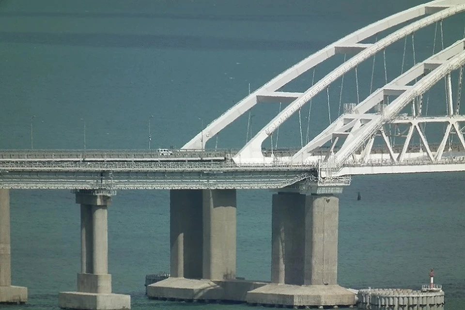 Движение автомобилей по Крымскому мосту восстановлено