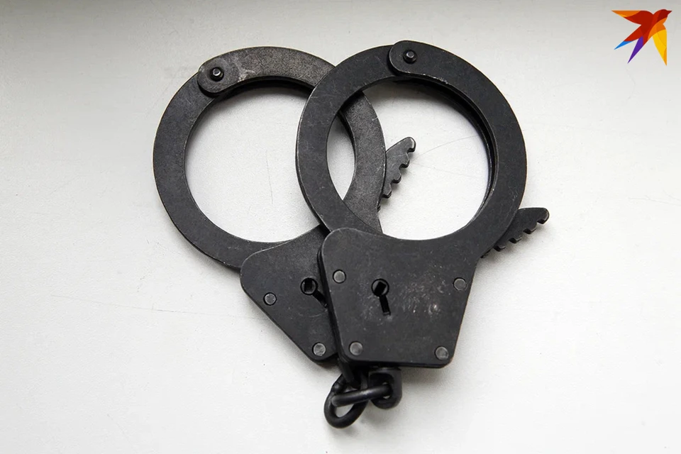 Под Мяделем двое мужчин пытали односельчанина, пытаясь забрать золотую монету. Снимок используется в качестве иллюстрации.