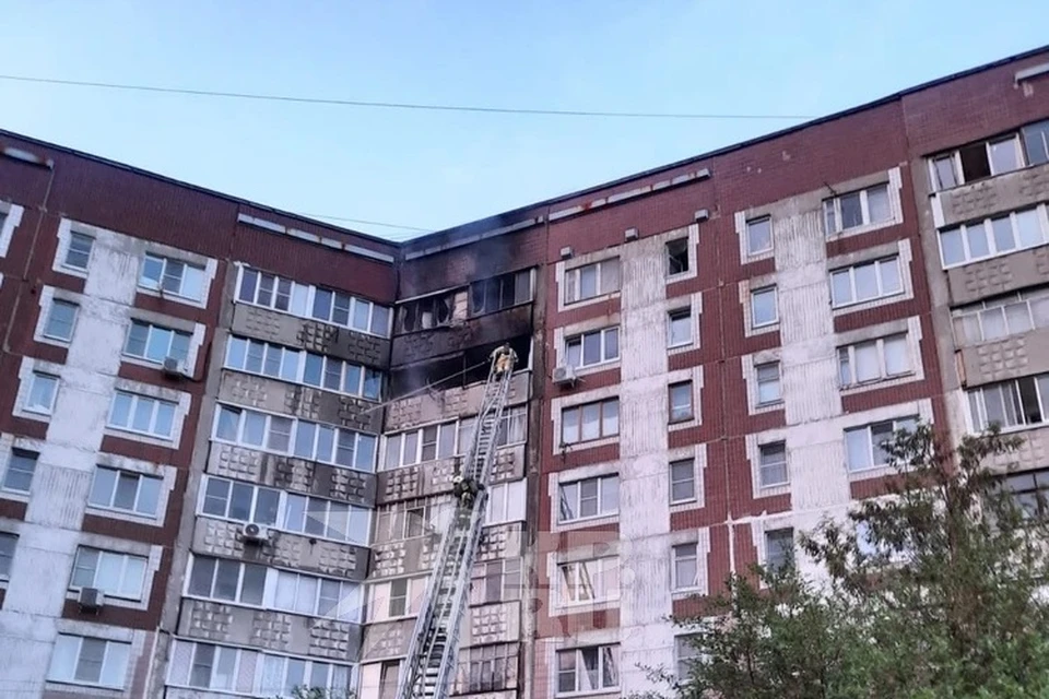 Появилось видео жуткого пожара в квартире на улице Новоселов