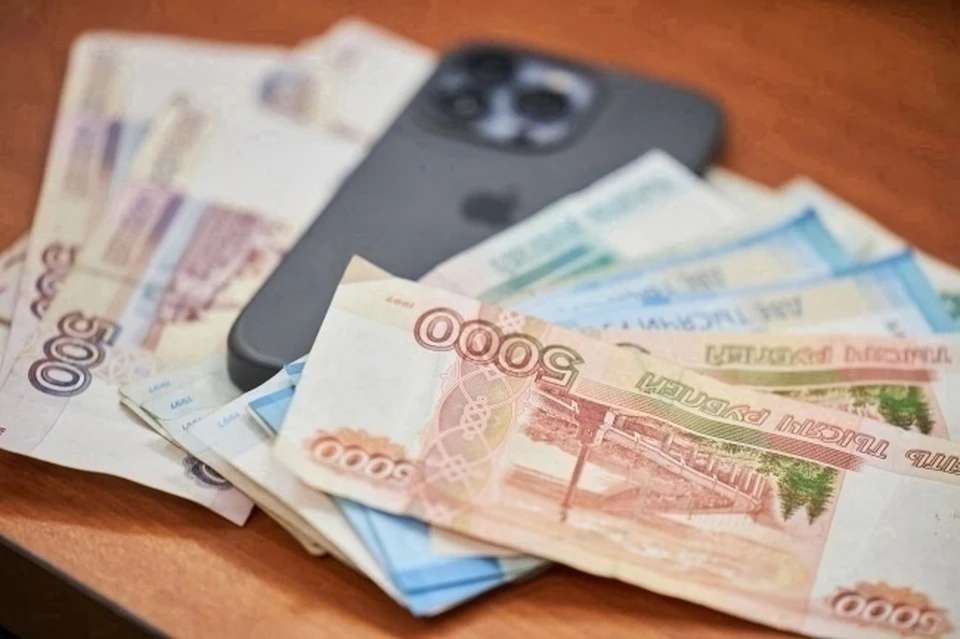 Мошенники украли у двух жительниц Коми более 350 тысяч рублей