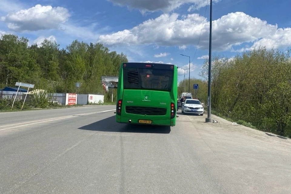 ДТП произошло днем 22 мая на улице Варшавская, 30. Фото: ГИБДД Свердловской области