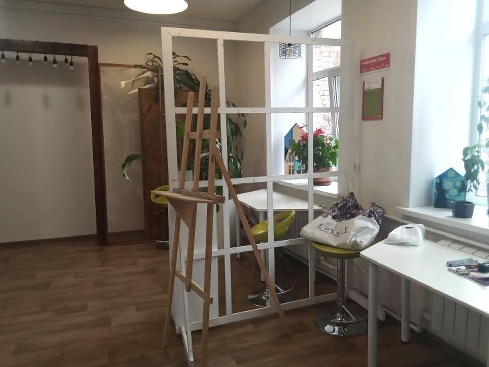 Экспозиция расположена в креативном пространстве "Веранда"