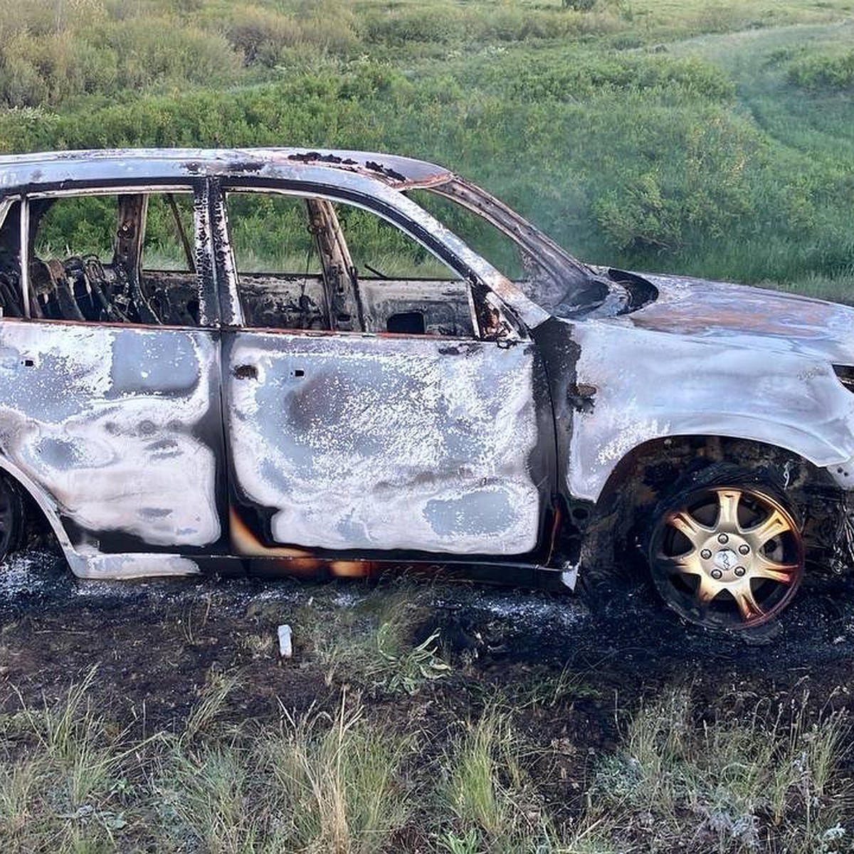 В Александровском районе в сгоревшем автомобиле обнаружили труп мужчины -  KP.RU