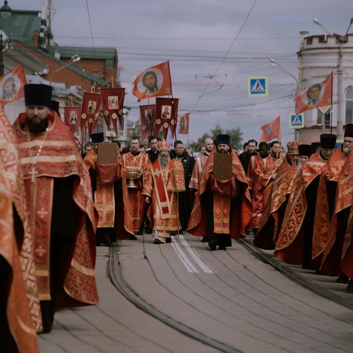 Крестный ход прошёл в центре Томска: фоторепортаж - KP.RU