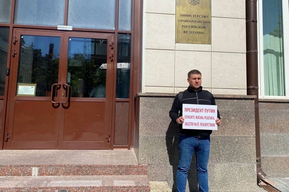 Дмитрий Бахтин вышел на пикет в свой день рождения. Фото: предоставлено Юлией Липинской