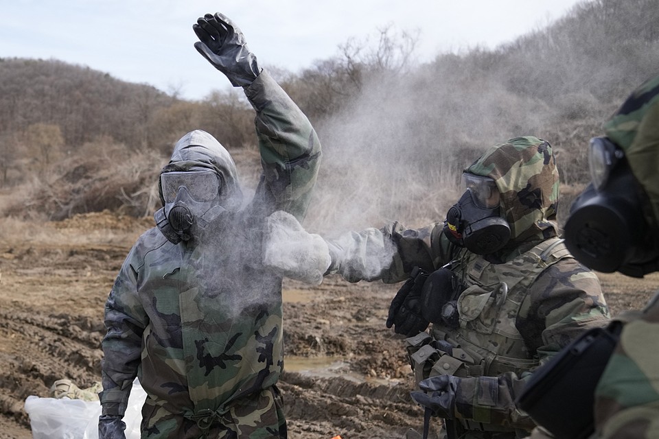 Вашингтон торгует с Киевом химическим оружием