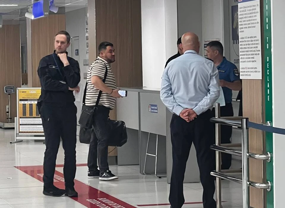 Председатель партии «Шанс», входящей в политической блок «Победа», был безосновательно задержан почти на три часа в аэропорту Кишинева вечером 28 мая.