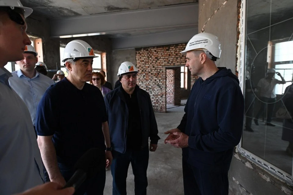 Дмитрий Демешин проверил ход реконструкции Досугового центра