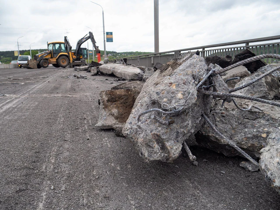 На Кузбасском мосту начался демонтаж балок. Фото - мэрия Кемерова