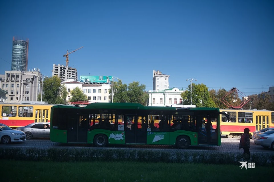 Жители Екатеринбурга пожаловались на отключенные кондиционеры в автобусах