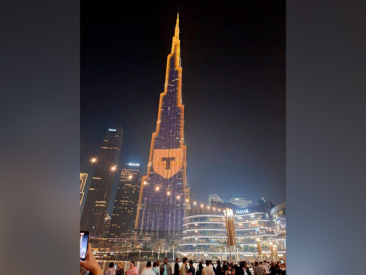 Жалаңаш семіз әйелдердің үлкен есектері Ауызша және секс