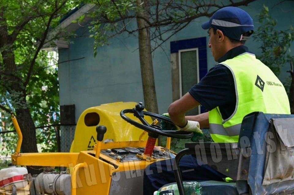 Работы по восстановлению дорожного покрытия в городе продолжаются. Фото: ТГ/Кулемзин